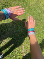 Ladda upp bild till gallerivisning, Indiska bangles med guldglitter – 6 st för 20 kr