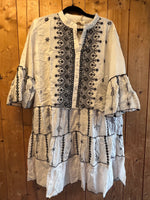 Ladda upp bild till gallerivisning, Indisk boho tunika med svart broderi – Free Size
