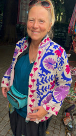 Ladda upp bild till gallerivisning, Unik broderad jacka från Indien
