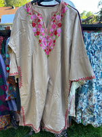 Ladda upp bild till gallerivisning, Lyxig poncho från Kashmir – värme med stil
