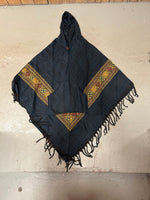 Ladda upp bild till gallerivisning, Randig Poncho med Luva
