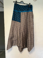 Ladda upp bild till gallerivisning, Sari beach byxa med slits
