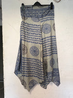Ladda upp bild till gallerivisning, Sari beach byxa med slits
