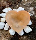 Load image into Gallery viewer, Selenite bowl in heart
