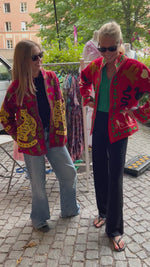 Ladda och spela upp video i Gallerivisaren, Unik broderad jacka från Indien
